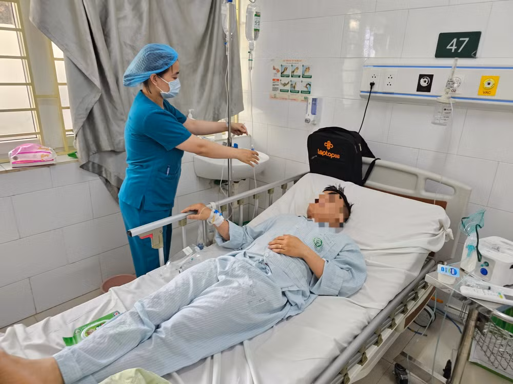Các bệnh nhân đang được điều trị tích cực. Các bệnh nhân đang được điều trị tích cực.