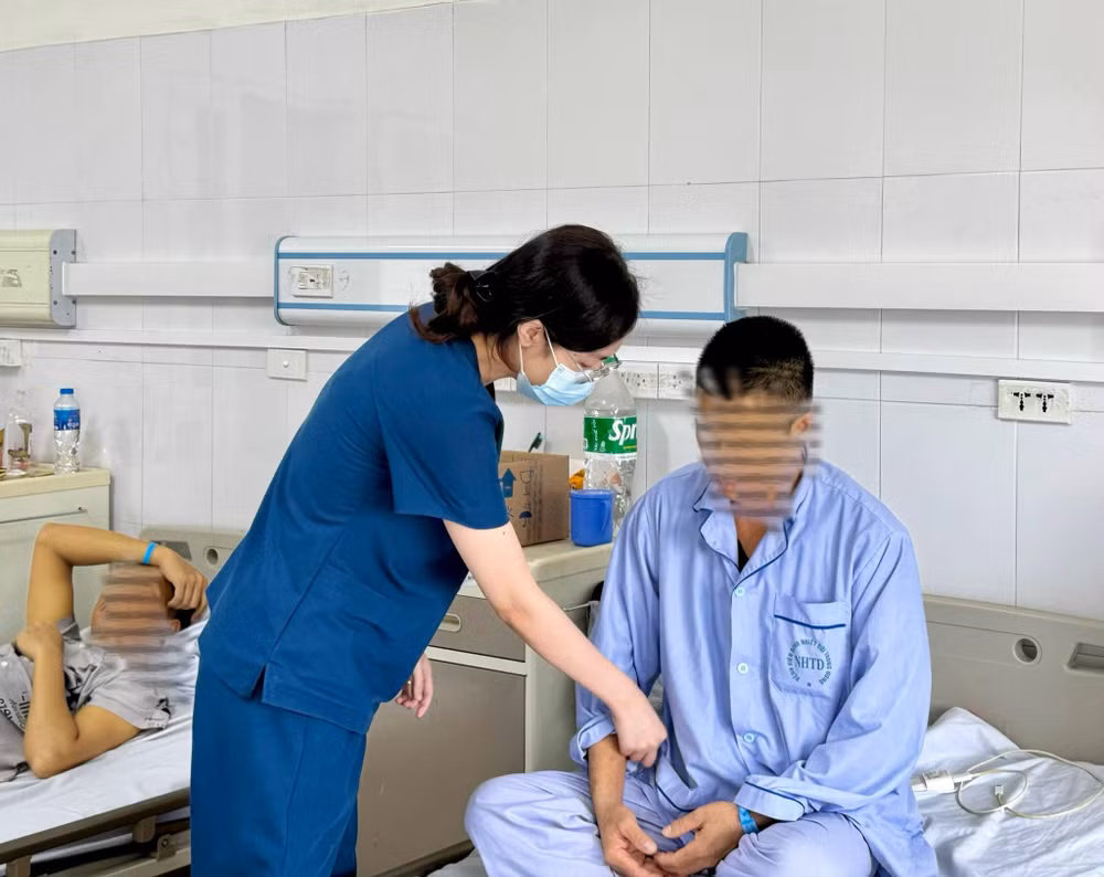 Bệnh nhân bình phục sức khỏe. Bệnh nhân bình phục sức khỏe.