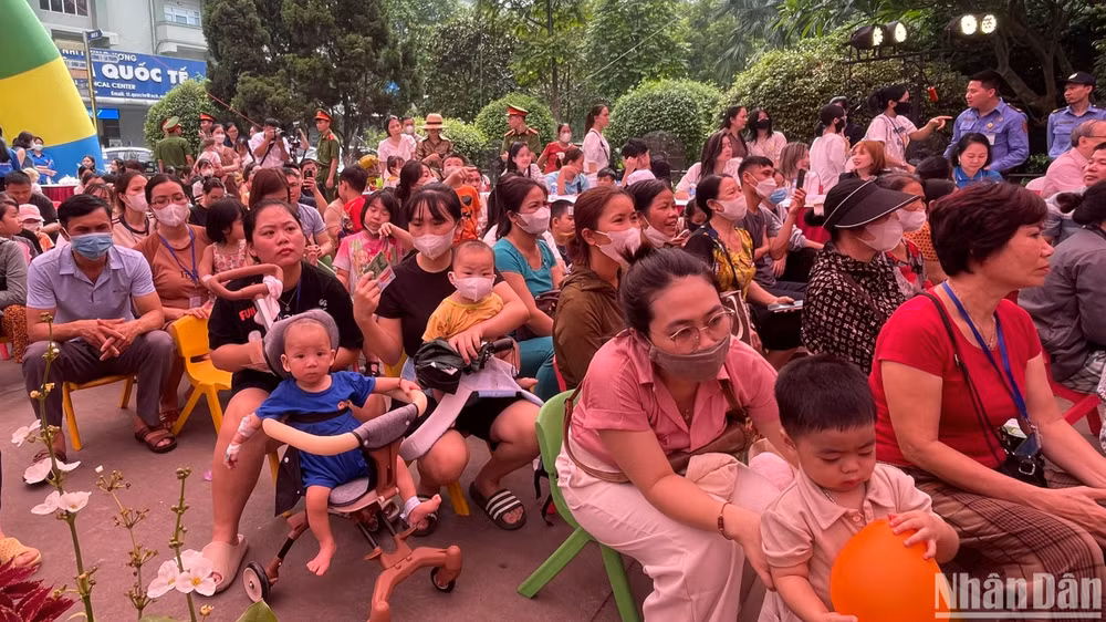 Chương trình thu hút hàng nghìn bạn nhỏ.