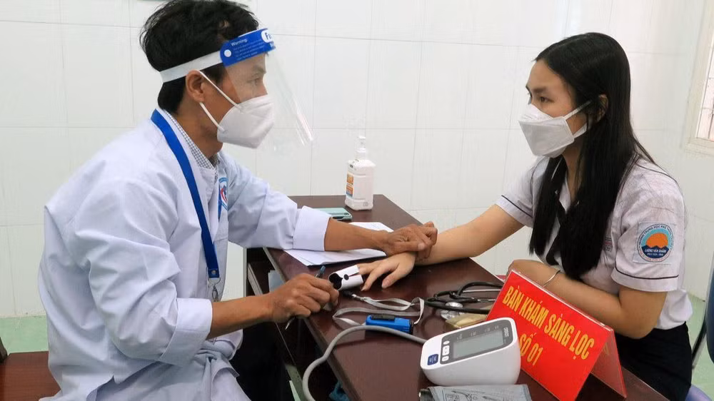 Tại Phú Yên, trẻ em từ 5 đến dưới 12 tuổi, tỷ lệ tiêm mũi 1 đạt 82,5%, mũi 2 đạt 51,9%, vẫn còn thấp so với trung bình chung cả nước.