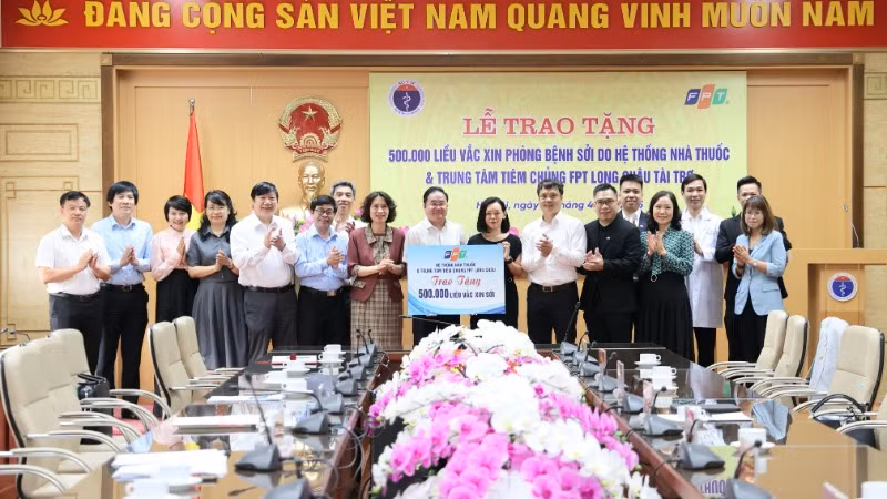 Bộ Y tế tiếp nhận thêm 500 nghìn liều vaccine phòng bệnh sởi.