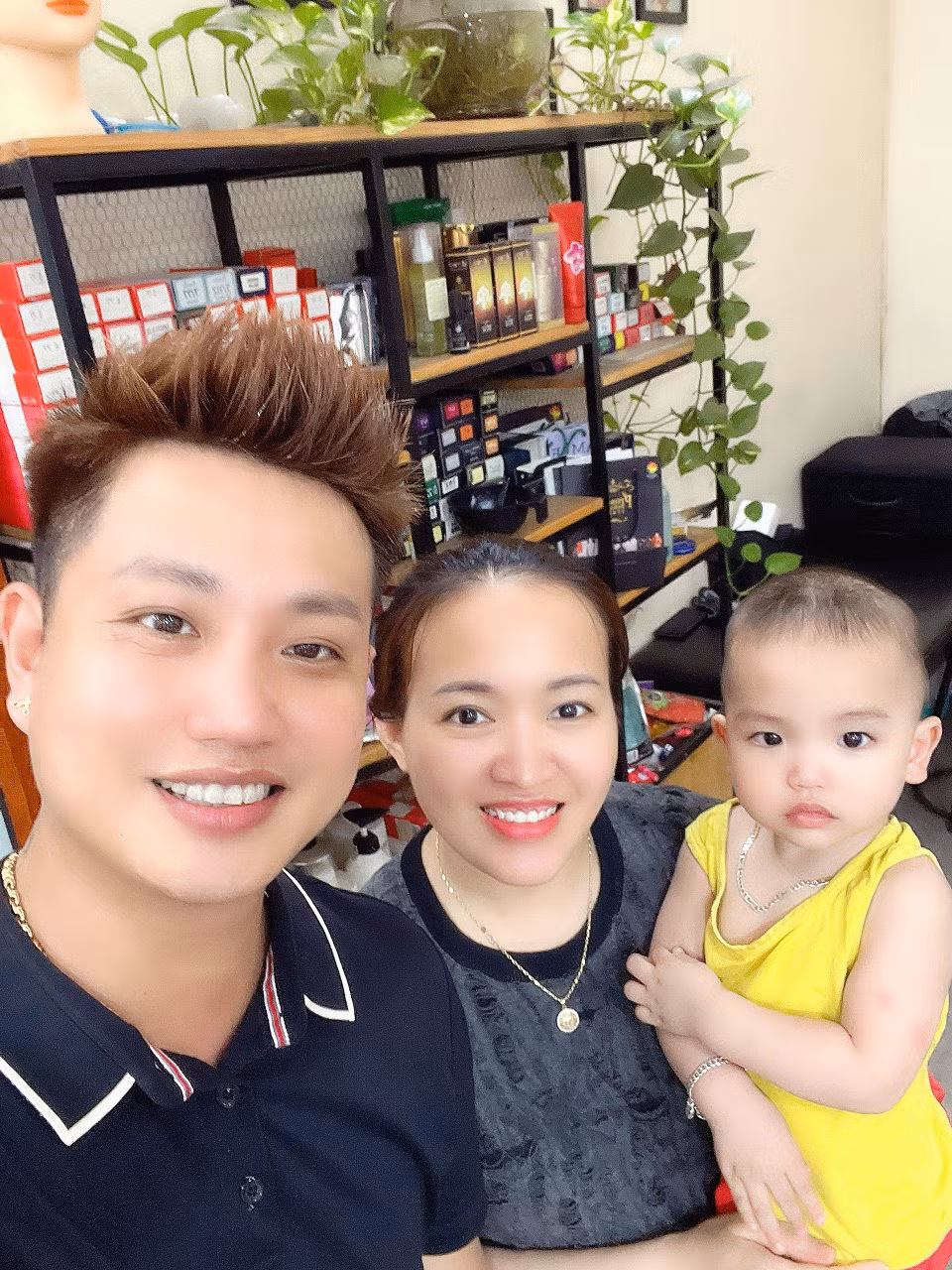 Vợ chồng chị Lê Thị Nguyên và anh Hoàng Đức Lân sinh bé thứ 2 hoàn toàn khỏe mạnh. Vợ chồng chị Lê Thị Nguyên và anh Hoàng Đức Lân sinh bé thứ 2 hoàn toàn khỏe mạnh.