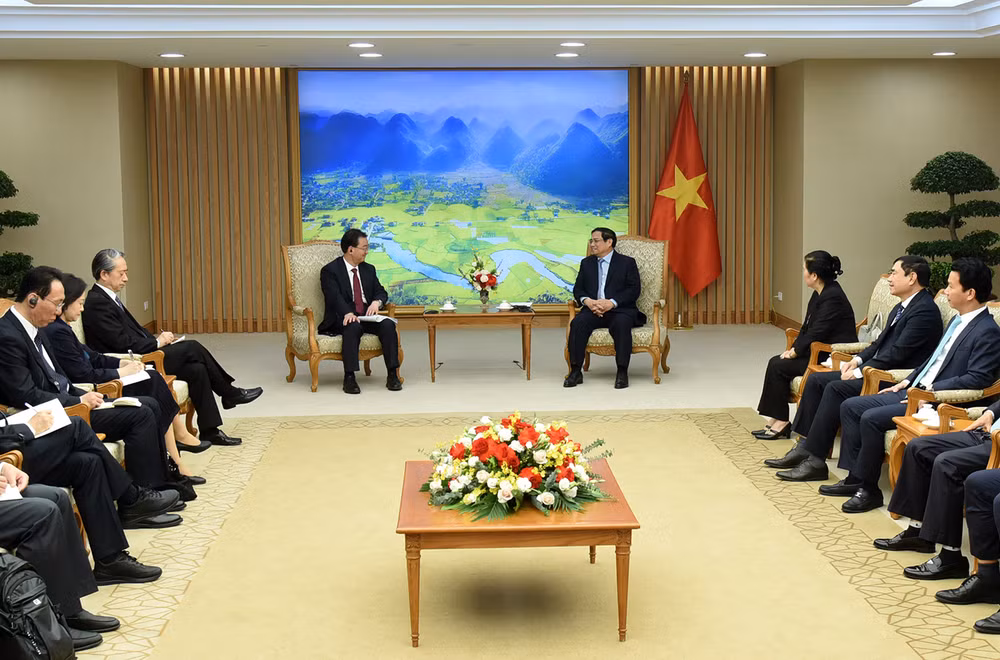 Thủ tướng Phạm Minh Chính, đồng chí Vương Ninh, Ủy viên Trung ương Đảng Cộng sản Trung Quốc, Bí thư Tỉnh ủy Vân Nam và các thành viên của đoàn. Thủ tướng Phạm Minh Chính, đồng chí Vương Ninh, Ủy viên Trung ương Đảng Cộng sản Trung Quốc, Bí thư Tỉnh ủy Vân Nam và các thành viên của đoàn.