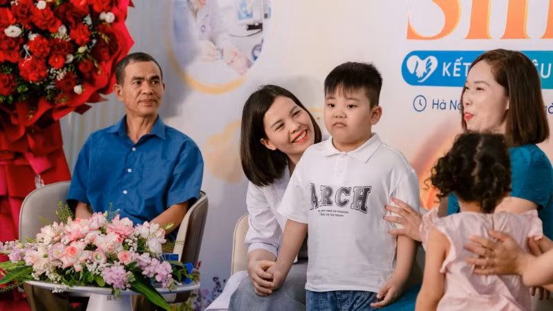 Gia đình chị Năm hạnh phúc khi cậu con trai thứ 3 chào đời khỏe mạnh.