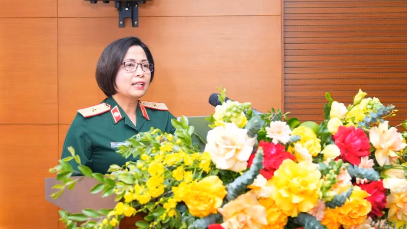 Thiếu tướng, Phó Giáo sư, Tiến sĩ Nguyễn Hoàng Ngọc - Phó Giám đốc Bệnh viện chủ trì và phát biểu khai mạc hội thảo.