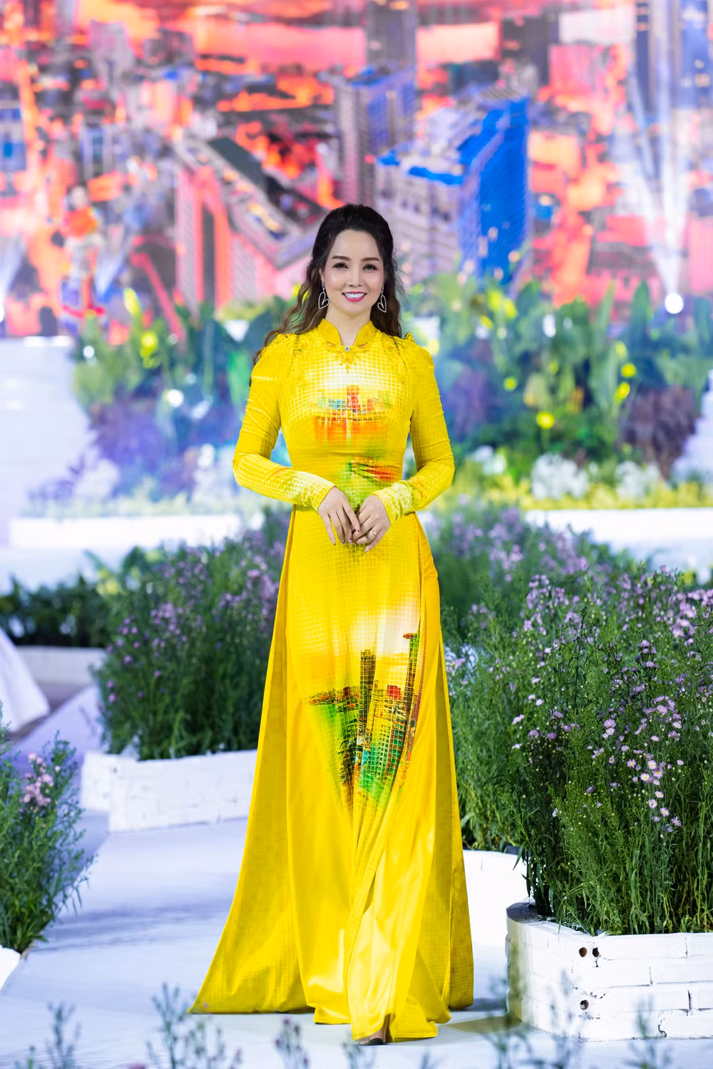[Ảnh] Bộ sưu tập Ngọc Viễn Đông lấy cảm hứng từ hình ảnh thành phố trên sông Sài Gòn ảnh 2