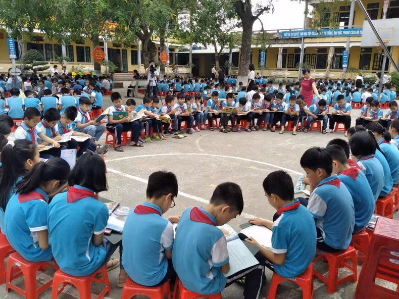 Đưa sách xuống các điểm trường trên địa bàn tỉnh Thái Bình.
