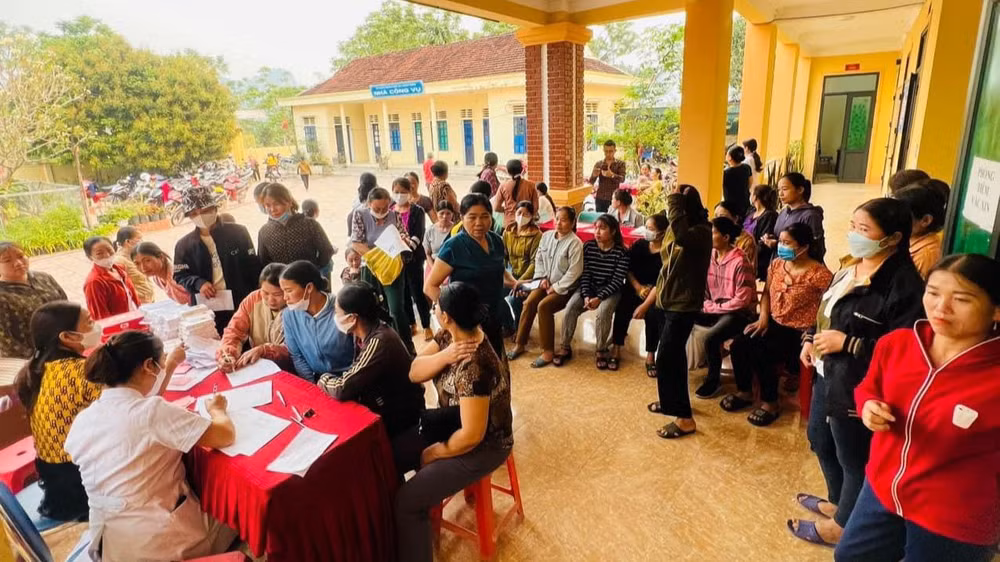 Chăm sóc, tư vấn sức khoẻ cho chị em phụ nữ. 
