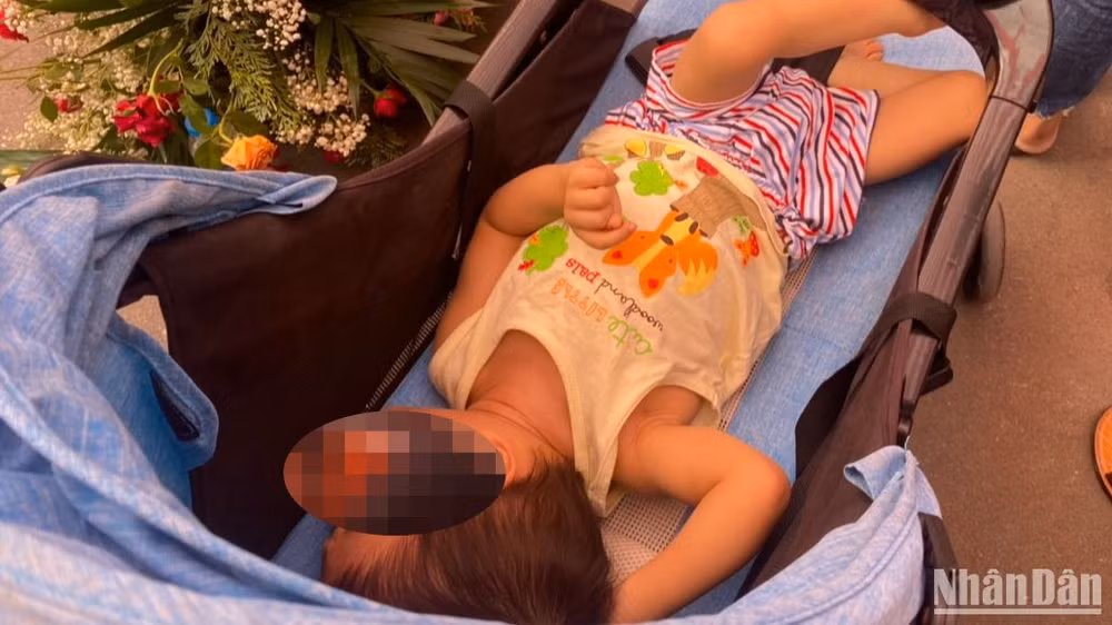 4 tuổi, vì di chứng vàng da sơ sinh, con chị Tr. sống gần như hoàn toàn tại bệnh viện. 4 tuổi, vì di chứng vàng da sơ sinh, con chị Tr. sống gần như hoàn toàn tại bệnh viện.