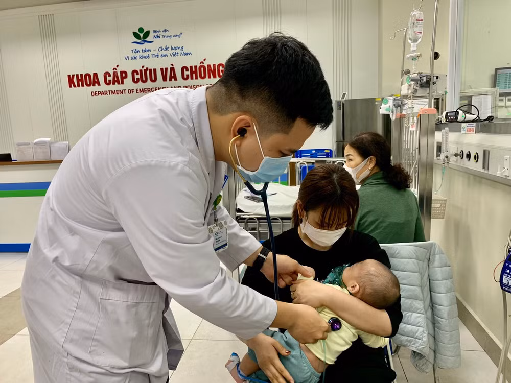 Bác sĩ khuyến cáo cha mẹ lưu ý chăm sóc con trong ngày nghỉ lễ dài như Tết nguyên đán. Bác sĩ khuyến cáo cha mẹ lưu ý chăm sóc con trong ngày nghỉ lễ dài như Tết nguyên đán.