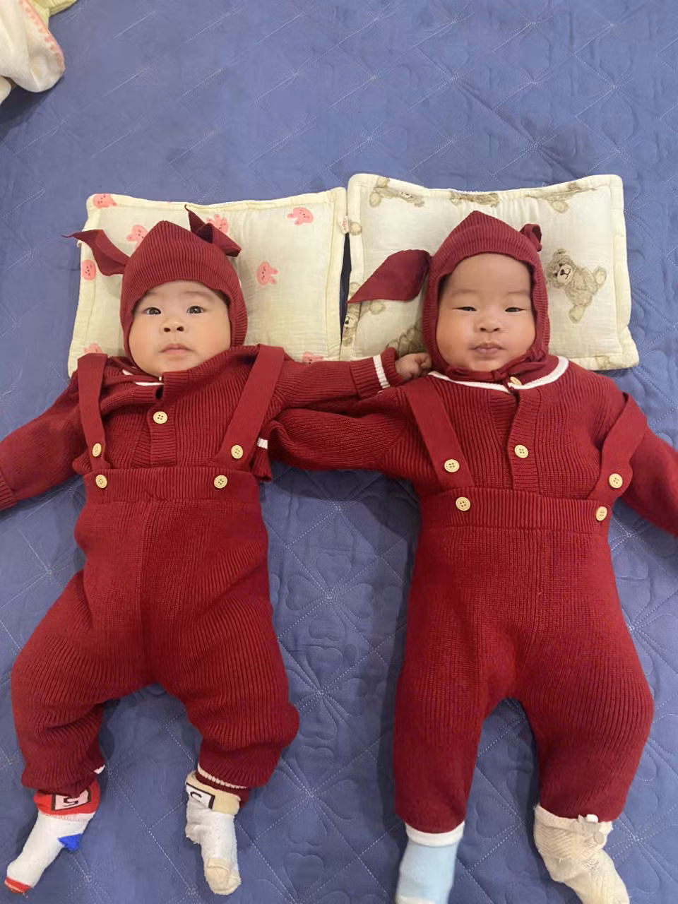 Hai thiên thần nhỏ chào đời sau 12 năm gia đình chị Liên mong mỏi. Hai thiên thần nhỏ chào đời sau 12 năm gia đình chị Liên mong mỏi.