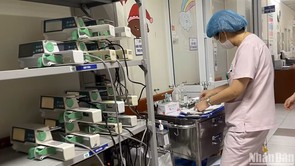 Trung tâm Bệnh Nhiệt đới là nơi thu dung, điều trị bệnh nhi mắc sởi.