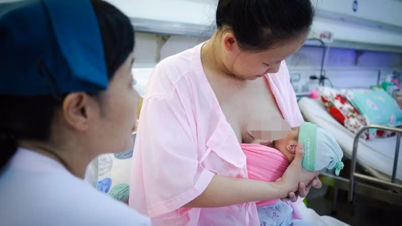 Hướng dẫn chăm sóc trẻ bằng phương pháp Kangaroo tại Bệnh viện Sản nhi Đà Nẵng. 