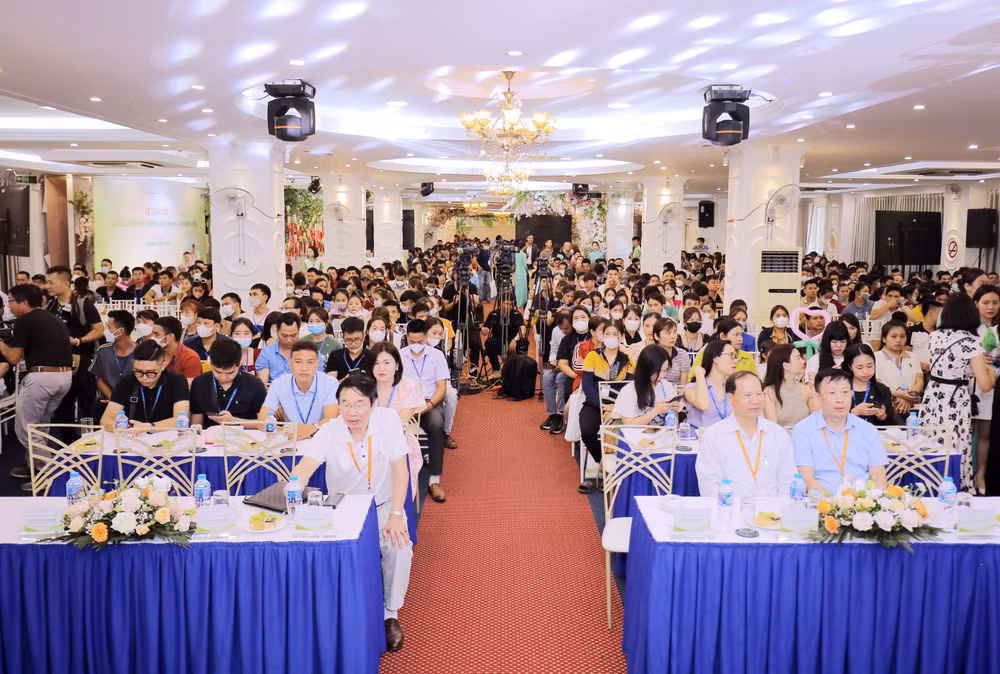 Chương trình thu hút rất đông các gia đình quan tâm tìm hiểu thông tin về hiếm muộn.