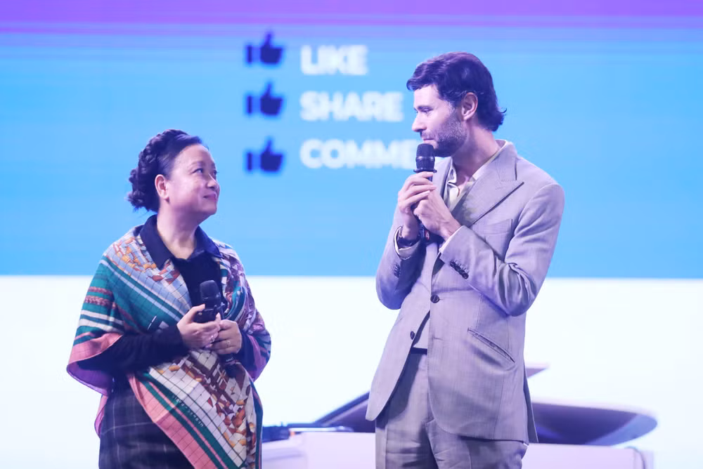 Bà Phạm Thúy Anh cùng diễn viên Charlie Win giới thiệu về mục tiêu chính của dự án cộng đồng "Việt Nam Đẹp Xanh". (Ảnh: KHIẾU MINH) Bà Phạm Thúy Anh cùng diễn viên Charlie Win giới thiệu về mục tiêu chính của dự án cộng đồng "Việt Nam Đẹp Xanh". (Ảnh: KHIẾU MINH)