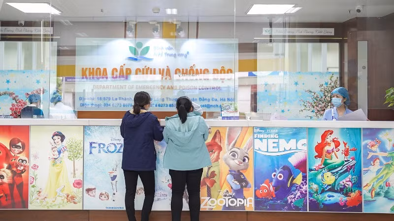 Trưởng khoa Cấp cứu và Chống độc, Bệnh viện Nhi Trung ương tiếp nhận 2 bệnh nhi bị chấn thương lách.