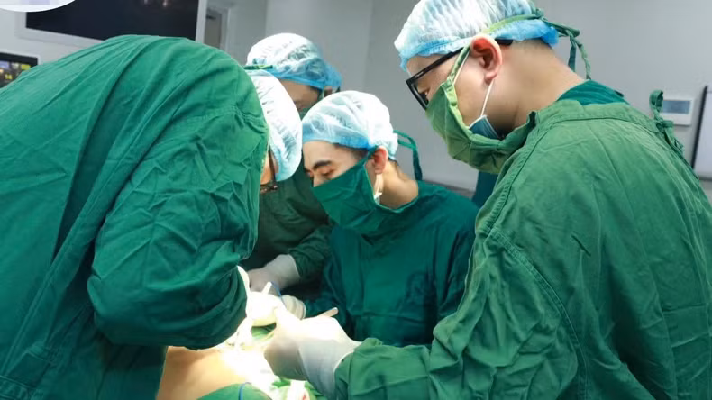 Một ca phẫu thuật tại Bệnh viện Phụ sản Trung ương.