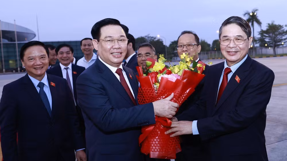 Đây là chuyến thăm chính thức Campuchia đầu tiên của chủ tịch Quốc hội Vương Đình Huệ. (Ảnh: DOÃN TUẤN/TTXVN) Đây là chuyến thăm chính thức Campuchia đầu tiên của chủ tịch Quốc hội Vương Đình Huệ. (Ảnh: DOÃN TUẤN/TTXVN)