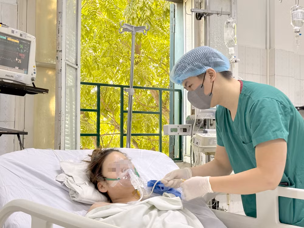 Chị V.T.M , 21 tuổi, quê Vĩnh Phúc là một người mẹ trẻ đầy nghị lực. Khi đang mang thai, chị không may mắc suy tim độ 4, phải mổ lấy thai cấp cứu để bảo vệ con tại một bệnh viện tuyến trung ương. Chị đã được ghép tim từ người cho chết não. Chị V.T.M , 21 tuổi, quê Vĩnh Phúc là một người mẹ trẻ đầy nghị lực. Khi đang mang thai, chị không may mắc suy tim độ 4, phải mổ lấy thai cấp cứu để bảo vệ con tại một bệnh viện tuyến trung ương. Chị đã được ghép tim từ người cho chết não.