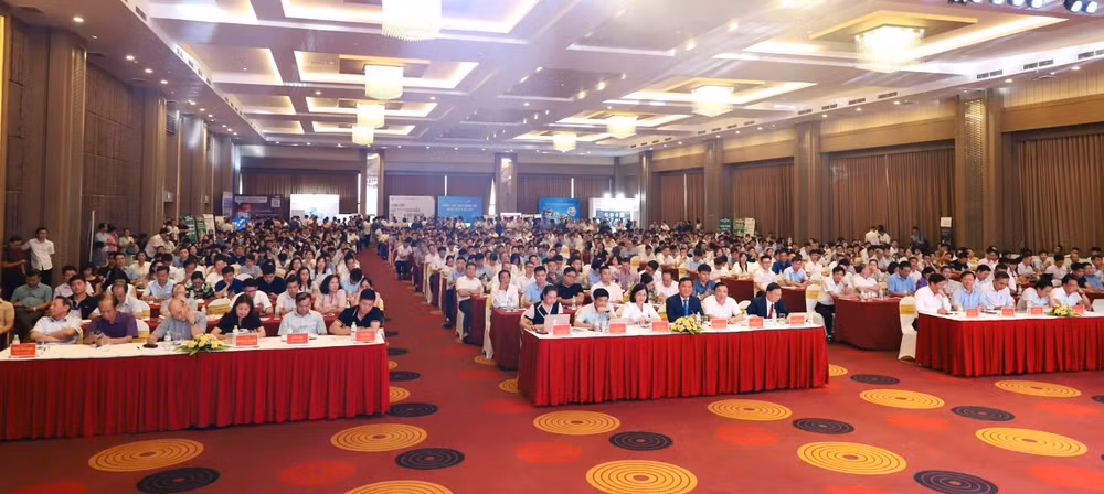 Hội thảo có sự tham gia của hơn 900 đại biểu. Hội thảo có sự tham gia của hơn 900 đại biểu.