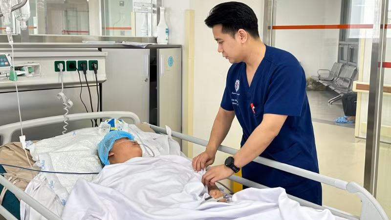 Bệnh nhân nằm điều trị tại Bệnh viện Trung ương Quân đội 108.