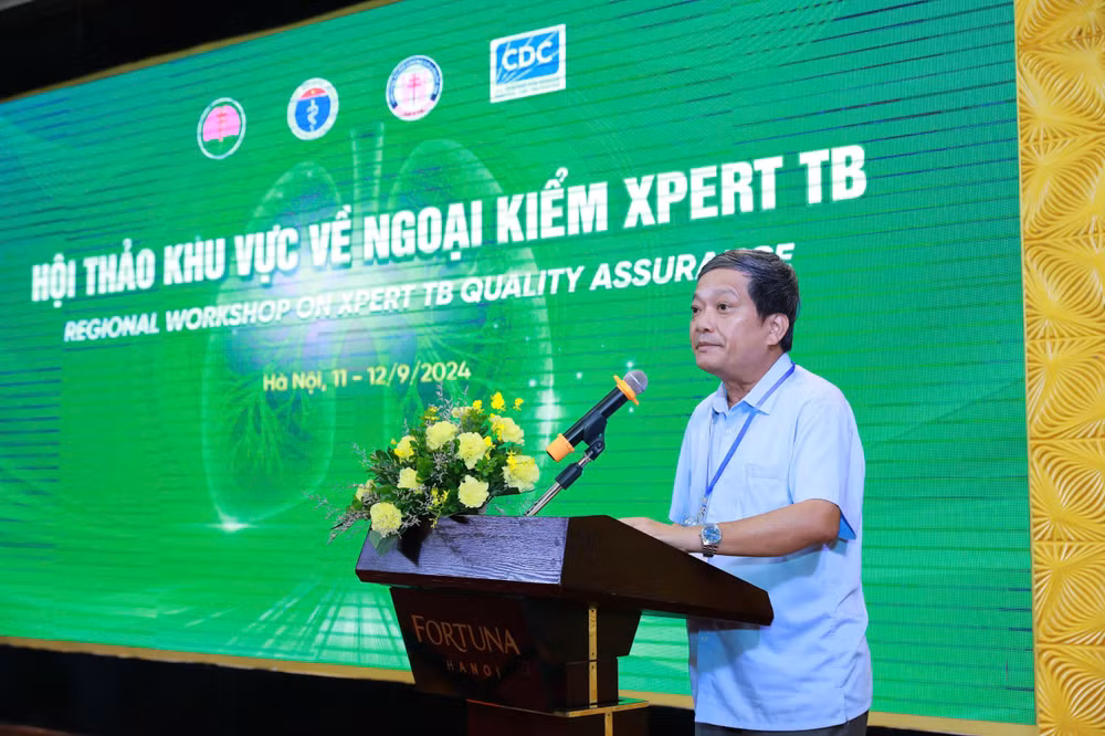 Tiến sĩ, bác sĩ cao cấp Đinh Văn Lượng, Giám đốc Bệnh viện Phổi Trung ương, Trưởng ban Điều hành Chương trình Chống lao Quốc gia phát biểu.