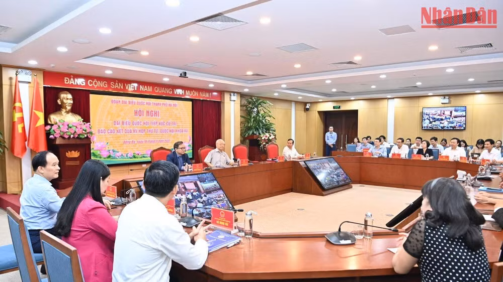 Quang cảnh hội nghị tiếp xúc cử tri đơn vị bầu cử số 1, thành phố Hà Nội. Quang cảnh hội nghị tiếp xúc cử tri đơn vị bầu cử số 1, thành phố Hà Nội.