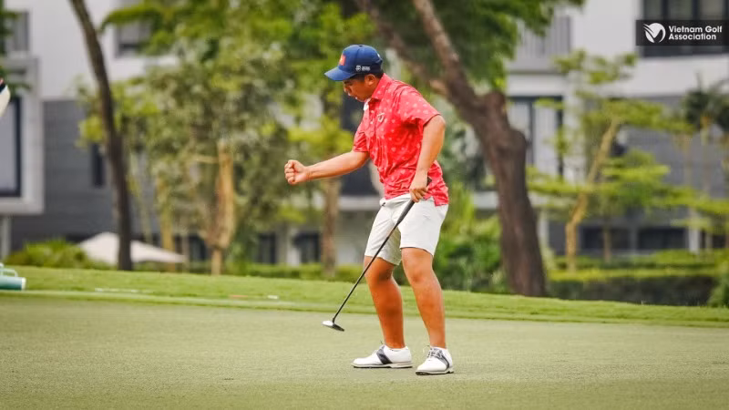 Khoảnh khắc ăn mừng của tay golf trẻ Nguyễn Tuấn Anh. (Ảnh: VGA)