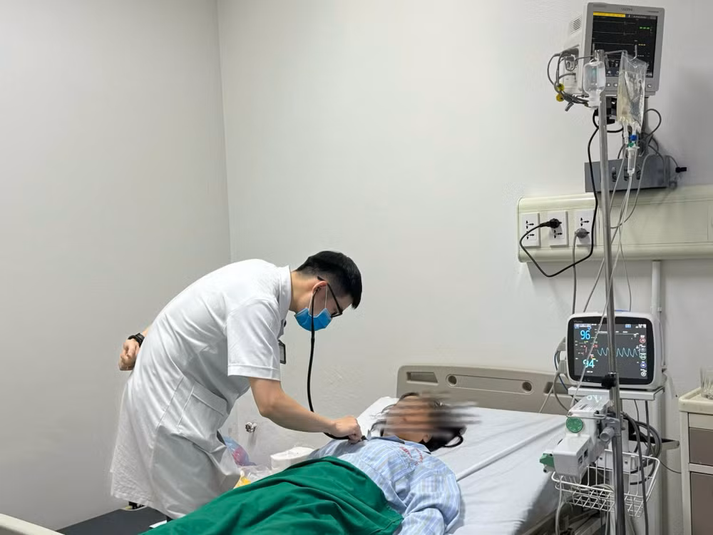 Sau thời gian điều trị tại Khoa Cấp cứu, bệnh nhân đã cắt sốt và không phải thở ô-xy.