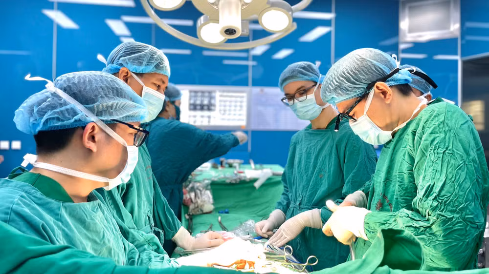 Ca phẫu thuật diễn ra trong 8 giờ. Ca phẫu thuật diễn ra trong 8 giờ.