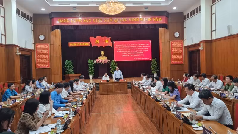 Đoàn khảo sát của Ban Tuyên giáo Trung ương làm việc với Thành ủy Đà Nẵng.