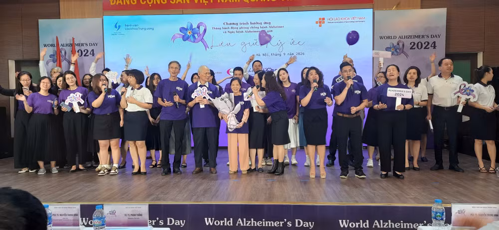 Người cao tuổi tham gia chương trình.