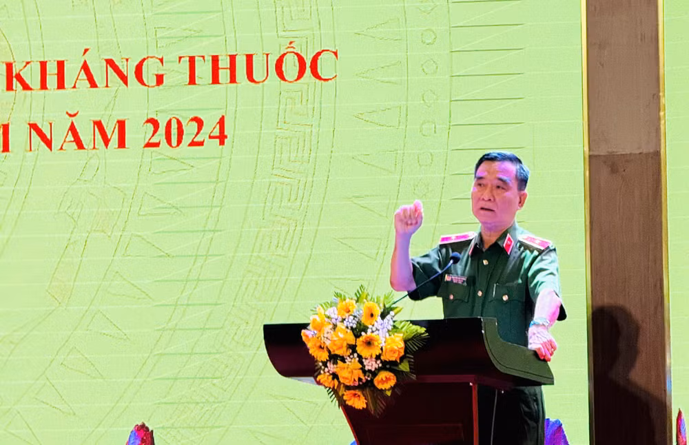 Thiếu tướng Nguyễn Việt Hùng, Phó Cục trưởng Cục C10, Bộ Công an phát biểu tại Hội nghị tổng kết các hoạt động cung cấp điều trị lao kháng thuốc cho phạm nhân tại các trại giam năm 2024.