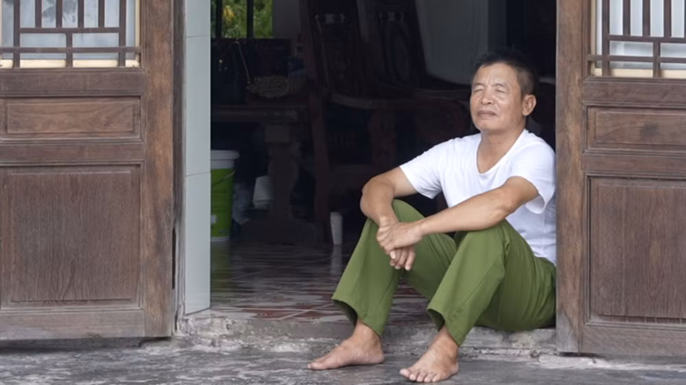 Bệnh nhân Ninh Văn Cương đã có 26 năm phải chung sống trong mù lòa.
