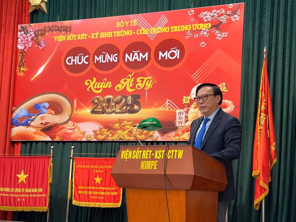 Tiến sĩ, bác sĩ Hoàng Đình Cảnh, Viện trưởng Viện Sốt rét-Ký sinh trùng-Côn trùng Trung ương phát biểu. Tiến sĩ, bác sĩ Hoàng Đình Cảnh, Viện trưởng Viện Sốt rét-Ký sinh trùng-Côn trùng Trung ương phát biểu.