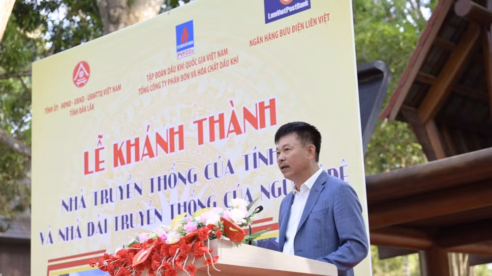 Ông Lê Cự Tân, Tổng Giám đốc PVFCCo phát biểu tại lễ Khánh thành ông trình “Nhà truyền thống của Tỉnh ủy Đắk Lắk” và “Nhà dài truyền thống của người Ê đê".