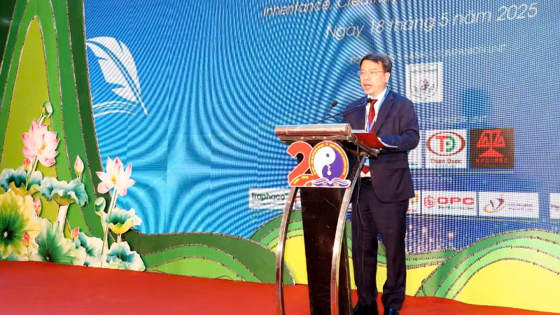 Phó Giáo sư, Tiến sĩ Nguyễn Quốc Huy, Giám đốc Học viện Y-Dược học cổ truyền Việt Nam phát biểu khai mạc hội thảo.