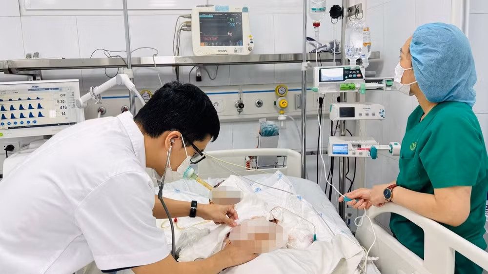 Bệnh nhân được theo dõi tại khoa Hồi sức tích cực I, Bệnh viện Hữu nghị Việt Đức.