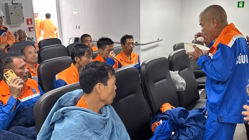 Các thuyền viên đều được cứu sống, được chăm sóc sức khỏe và đưa về cảng Vũng Áng.