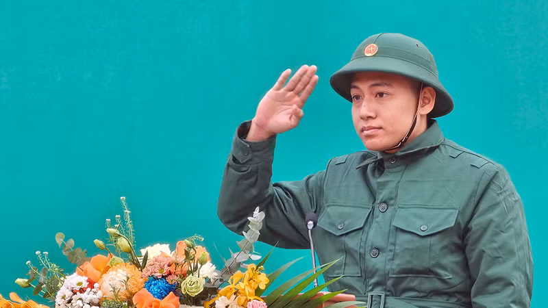 Đại diện các tân binh phát biểu tại lễ giao nhận quân. Đại diện các tân binh phát biểu tại lễ giao nhận quân.