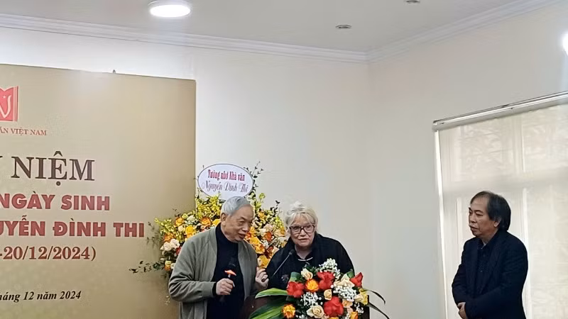 Nhà văn - dịch giả Pháp Dominique De Miscault chia sẻ nhiều cảm nhận về con người và tác phẩm của Nguyễn Đình Thi. Nhà văn - dịch giả Pháp Dominique De Miscault chia sẻ nhiều cảm nhận về con người và tác phẩm của Nguyễn Đình Thi.
