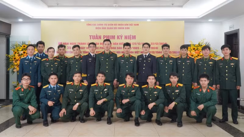 Cán bộ, chiến sĩ Đoàn 871 đến tham dự Tuần phim.