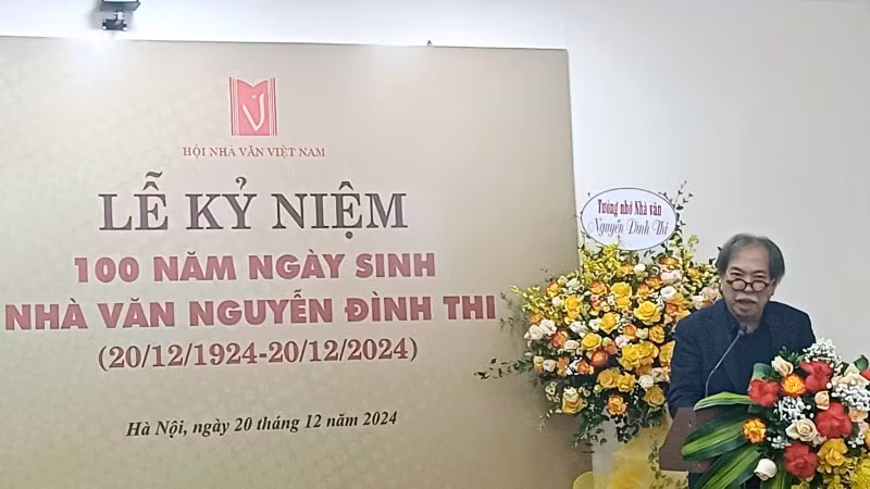 Chủ tịch Hội Nhà văn Việt Nam Nguyễn Quang Thiều phát biểu tại buổi lễ. Chủ tịch Hội Nhà văn Việt Nam Nguyễn Quang Thiều phát biểu tại buổi lễ.