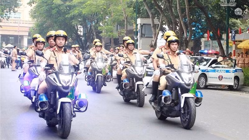 Cảnh sát giao thông Công an thành phố Hà Nội ra quân bảo đảm an ninh trật tự, an toàn giao thông dịp Tết Nguyên đán 2023. (Ảnh; nhandan.vn)