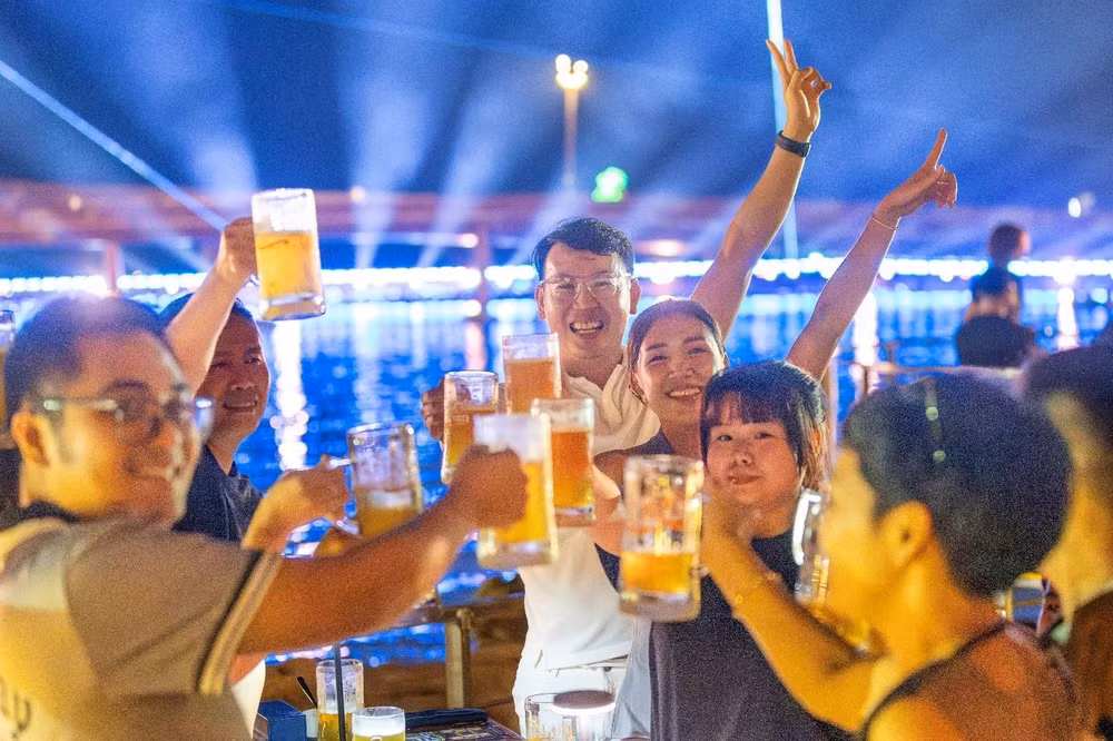 Thưởng thức bia tươi thượng hạng kết hợp show diễn đẳng cấp quốc tế tại nhà hàng Sun Bavaria GastroPub.