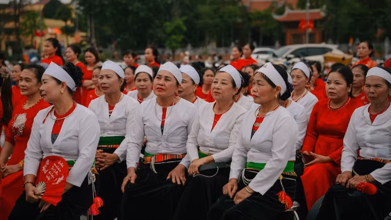 Đại biểu, khách mời phụ nữ dân tộc thiểu số hành động vì bình đẳng giới tại liên hoan.