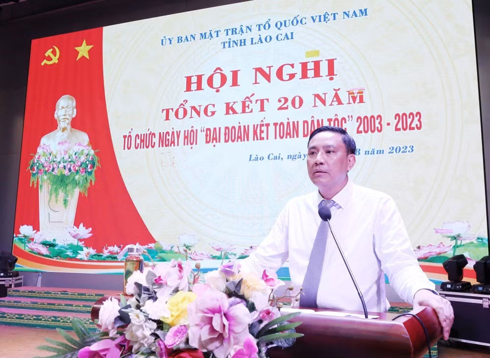 Phó Bí thư Tỉnh ủy Lào Cai Hoàng Giang tại Hội nghị Tổng kết 20 năm "Ngày hội Đại đoàn kết toàn dân tộc". (Ảnh: TUẤN NGỌC)