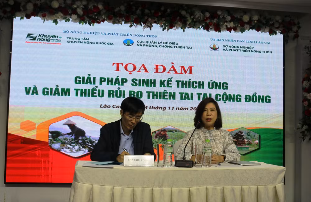 Tọa đàm "Giải pháp sinh kế thích ứng và giảm thiểu rủi ro thiên tai cộng đồng" tại Lào Cai. (Ảnh: MÙA XUÂN)