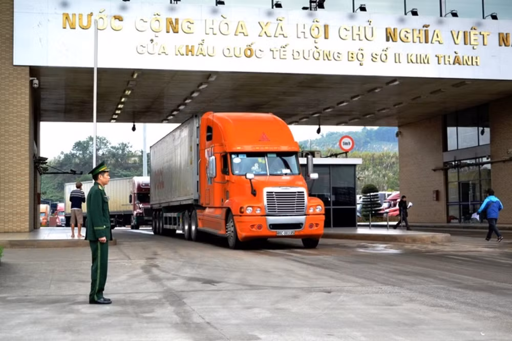 Thông quan hàng hóa qua Cửa khẩu Kim Thành (Lào Cai).