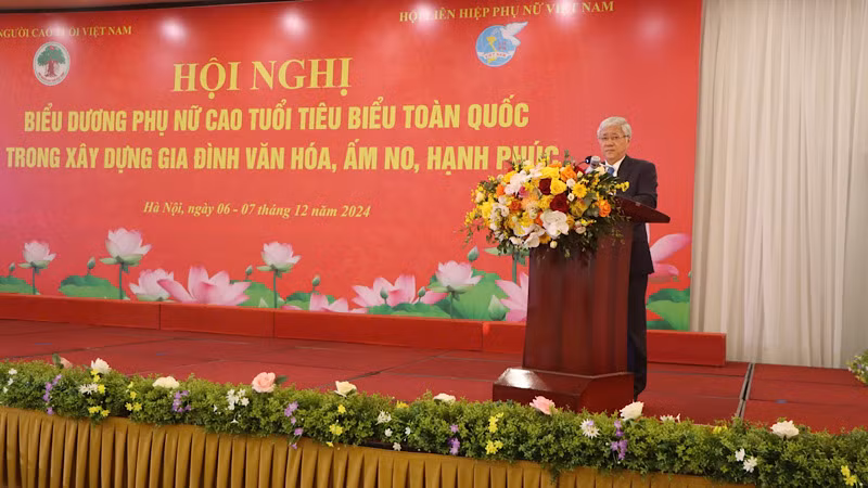 Đồng chí Đỗ Văn Chiến, Chủ tịch ủy ban Trung ương Mặt trận Tổ quốc Việt Nam phát biểu tại Hội nghị.
